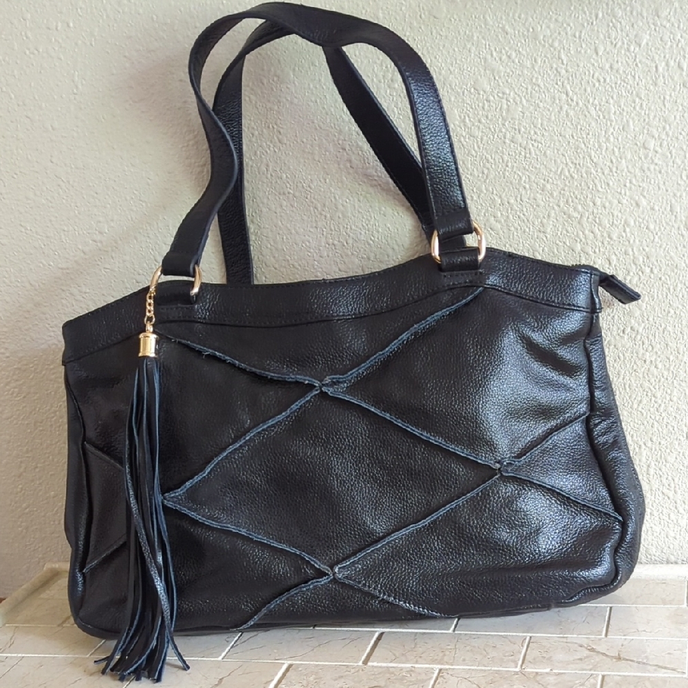 Nyla Noor Leather Shoulder Bag